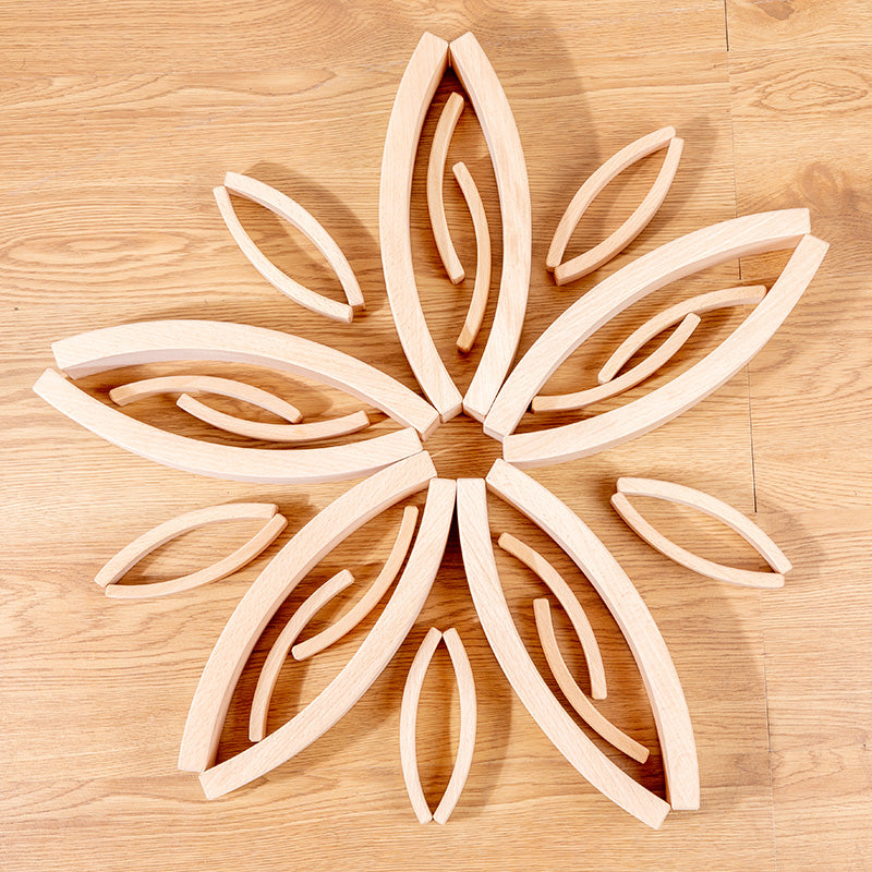 **pre-order (ships in 2-3 weeks)**28 pcs mini curved natural wooden building blocks with storage tray